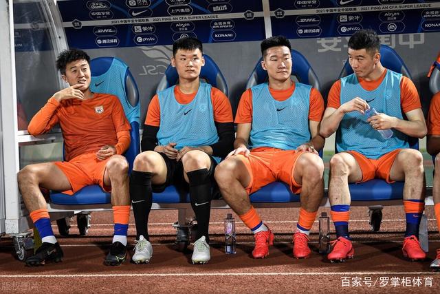 组图：阿森纳备战欧冠决赛 阿尔特塔背队员